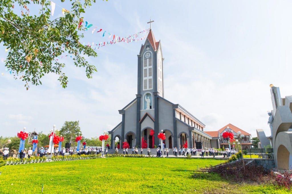 Nhà thờ Giáo xứ Bông Trang - nhà thờ ở Bình Châu Hồ Cốc